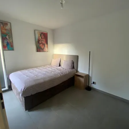Pleasant 1-bedroom In Apartment