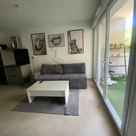 Apartament Pleasant 1-bedroom In